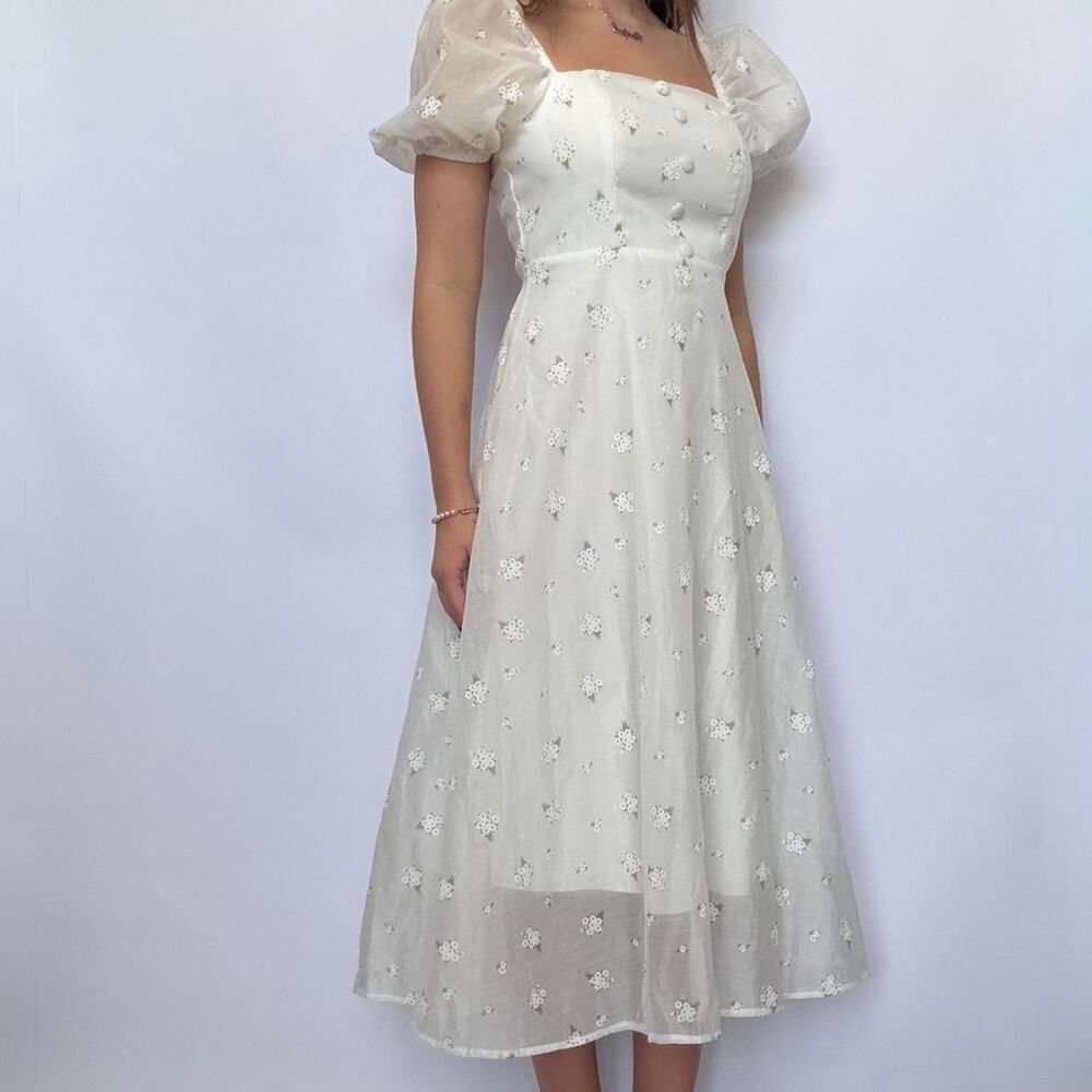 Lisbon Sisters’ White Cottagecore Midi Dress